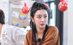 娱乐吃瓜君赵小棠,从青春有你2到娱乐圈的争议与成长