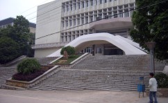 贵州大学同日签约浙江大学、中南、复旦贵大农学院：党筑引颈把科研论文写正在大地上（贵州农学院是什么层次的）及北京限行规章盘问